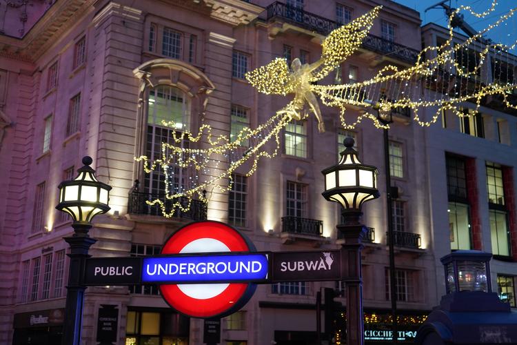 London roars back for a Christmas ‘Too Big to Miss’